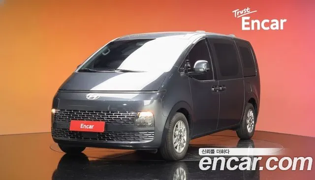 Hyundai Staria 2025 — photo 1