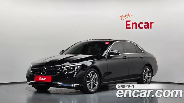 Mercedes-Benz E-Class 2022 — photo 1