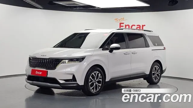 Kia Canival 2023 — photo 1