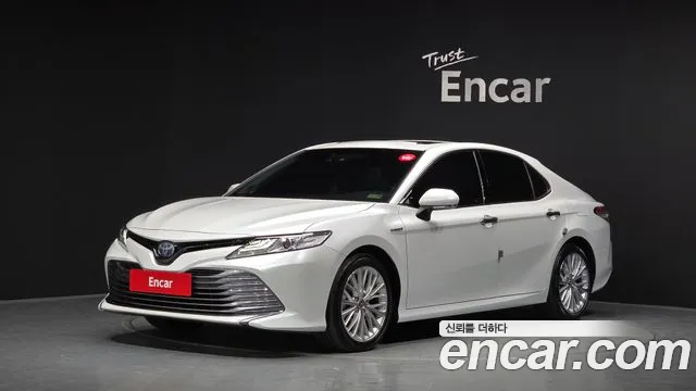 Toyota Camry 2019 — photo 1