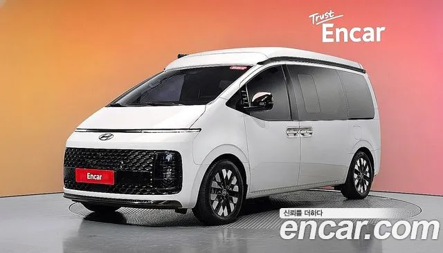 Hyundai Staria 2023 — photo 1
