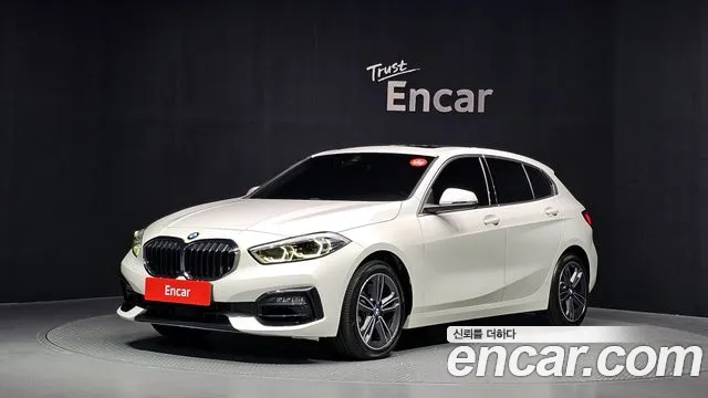 BMW 1-Series 2022 — photo 1