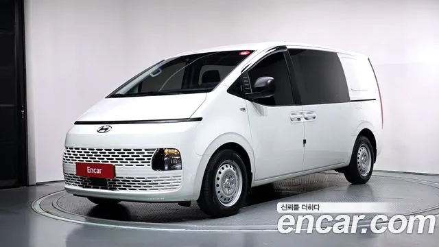 Hyundai Staria 2022 — photo 1