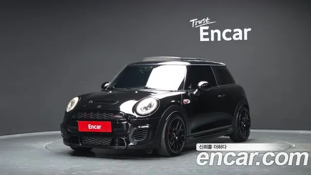 Mini Cooper 2017 — photo 1