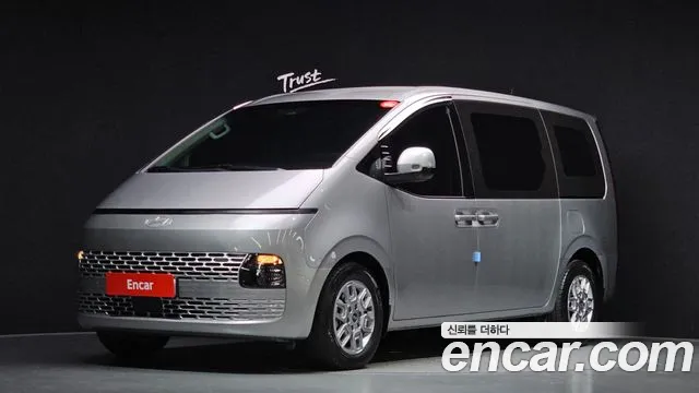 Hyundai Staria 2025 — photo 1
