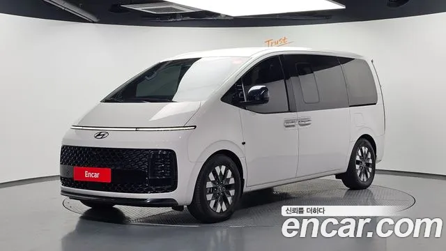 Hyundai Staria 2023 — photo 1