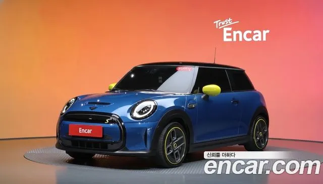 Mini Cooper 2024 — photo 1