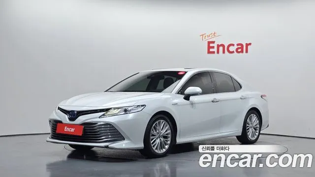 Toyota Camry 2020 — photo 1