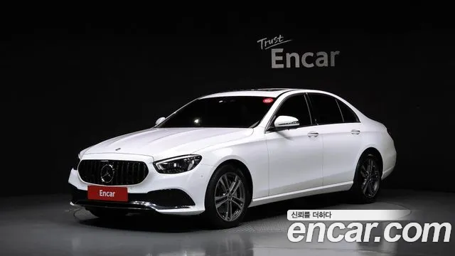 Mercedes-Benz E-Class 2022 — photo 1
