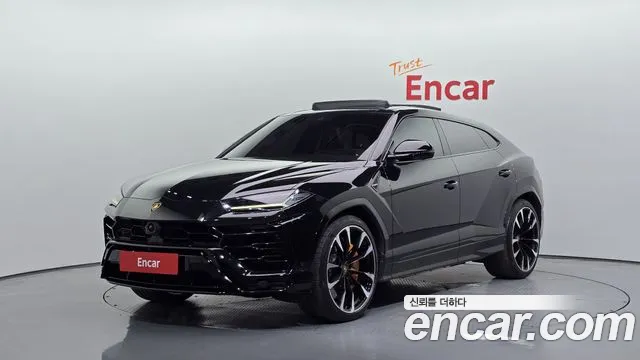 Lamborghini Urus 2022 — photo 1