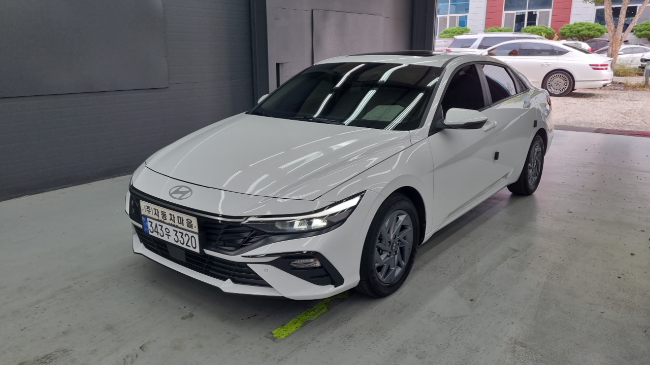 Hyundai AVANTE 2025 — photo 1