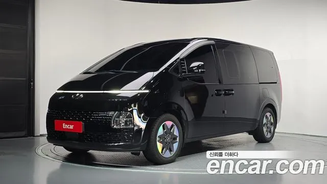 Hyundai Staria 2022 — photo 1