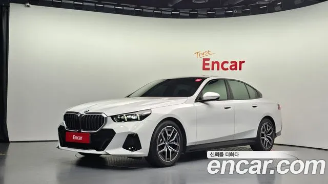 BMW 5-Series 2026 — photo 1