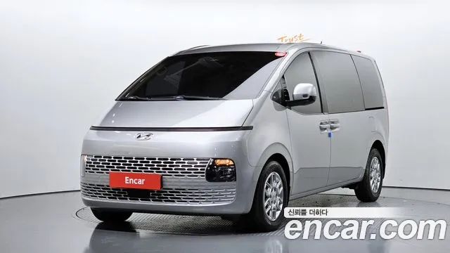 Hyundai Staria 2022 — photo 1