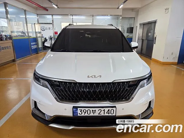 Kia Canival 2023 — photo 1