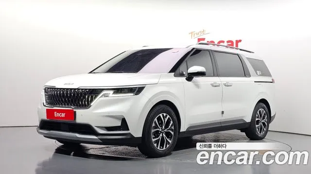 Kia Canival 2023 — photo 1