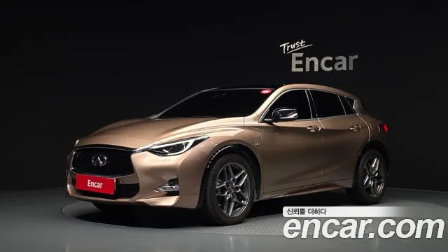 Infiniti Q30 2018 — photo 1
