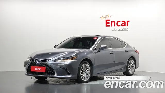 Lexus ES 2020 — photo 1