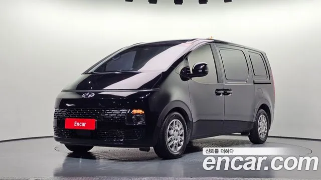 Hyundai Staria 2022 — photo 1