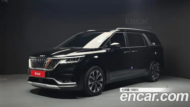 Kia Canival 2023 — photo 1