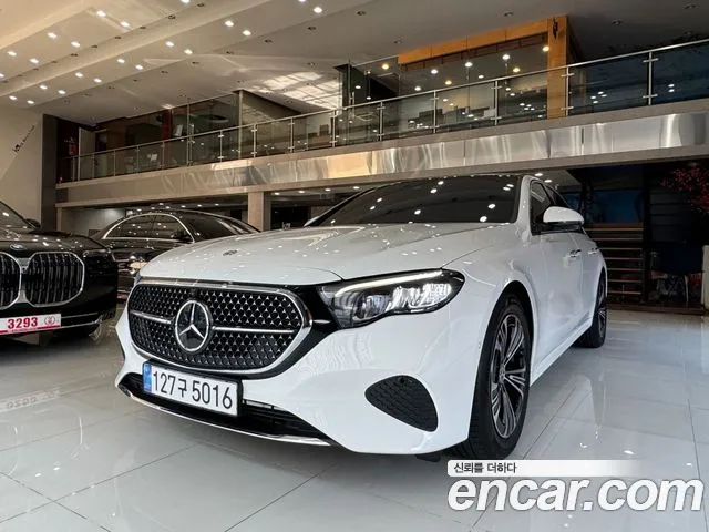 Mercedes-Benz E-Class 2025 — photo 1