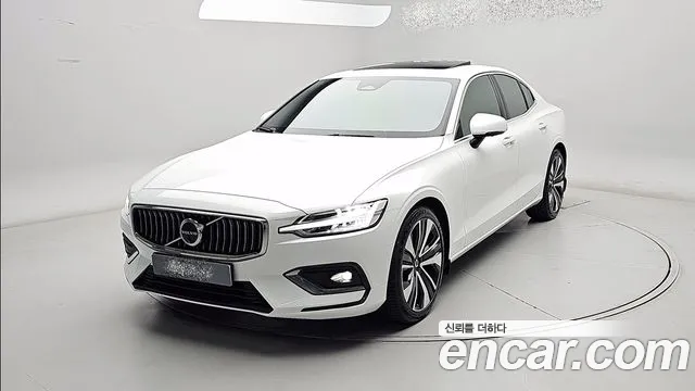 Volvo S60 2024 — photo 1