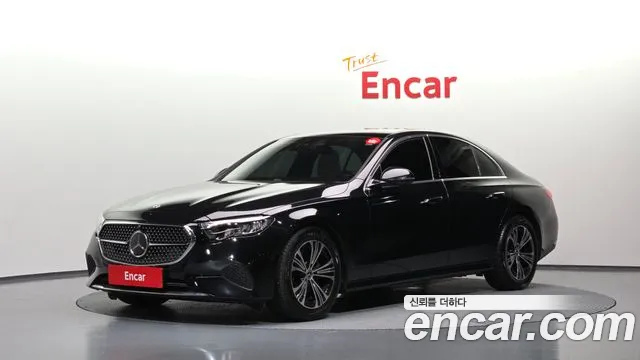Mercedes-Benz E-Class 2025 — photo 1