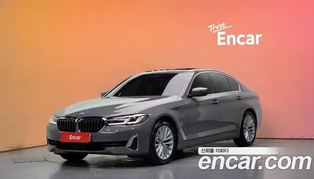 BMW 5-Series 2022 — photo 1