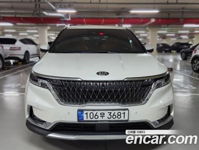 Kia Canival 2021 — photo 1