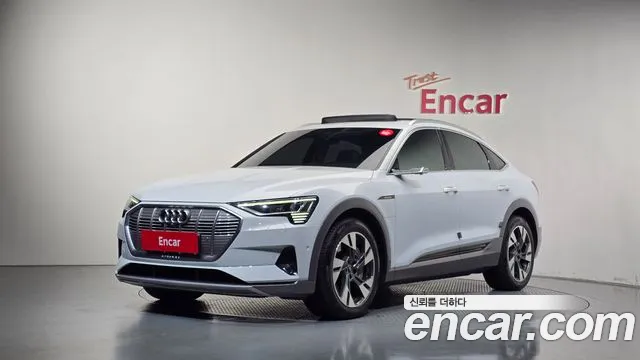 Audi e-tron 2022 — photo 1