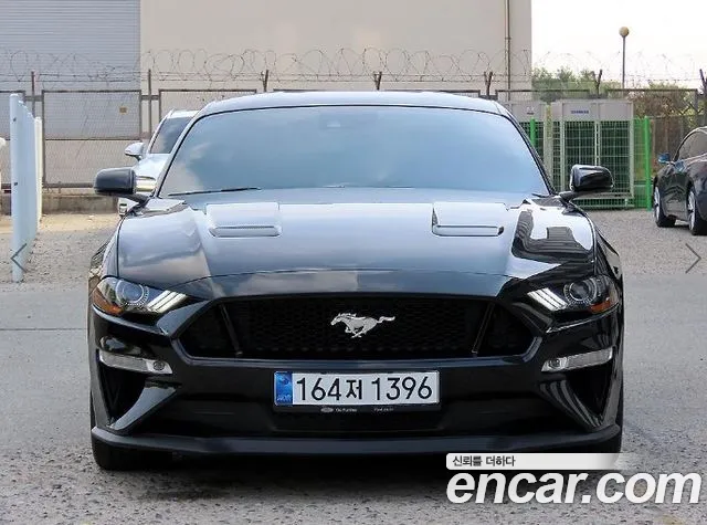 Ford Mustang 2020 — photo 1