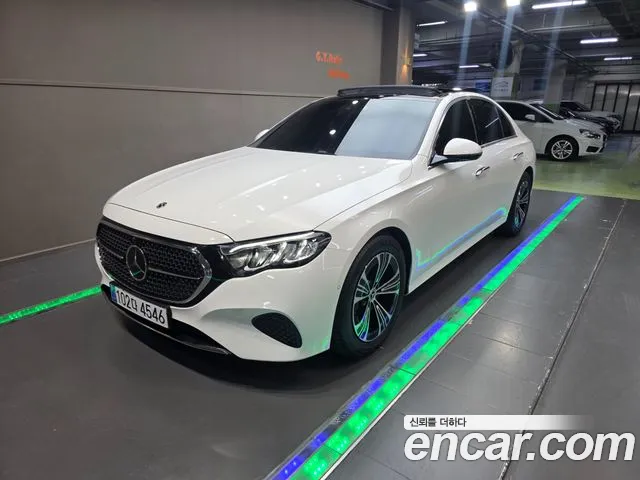Mercedes-Benz E-Class 2025 — photo 1