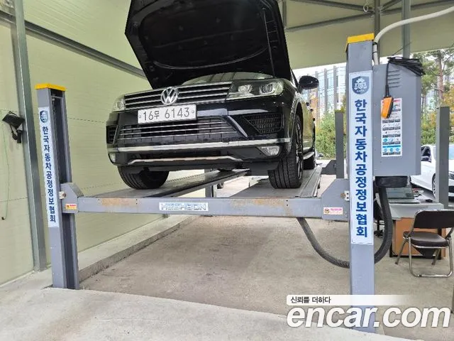Volkswagen Touareg 2015 — photo 1