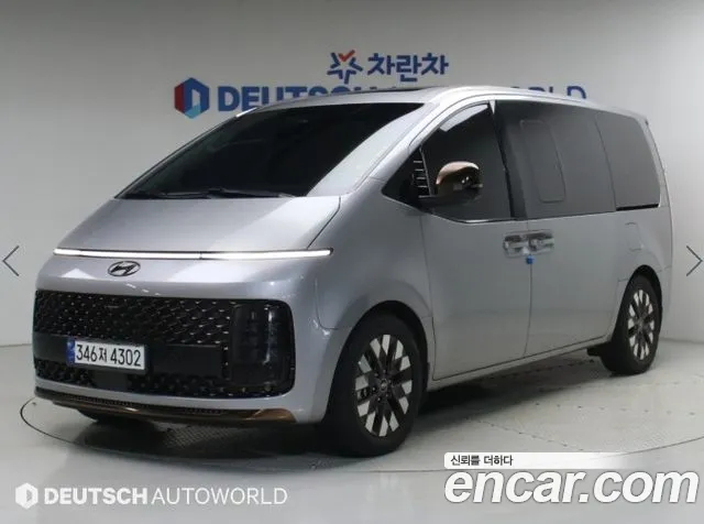 Hyundai Staria 2023 — photo 1