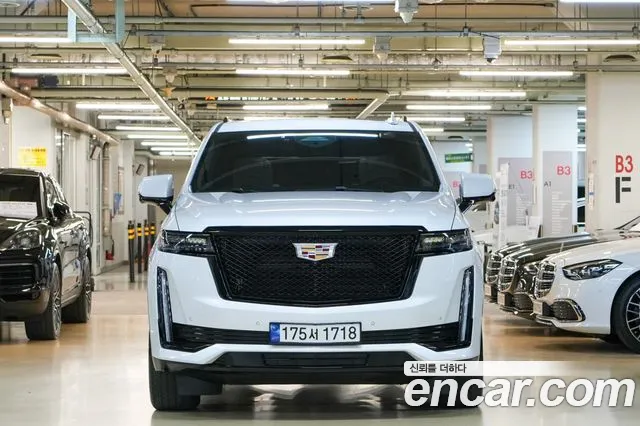 Cadillac Escalade 2023 — photo 1