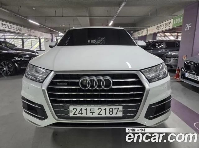 Audi Q7 2019 — photo 1