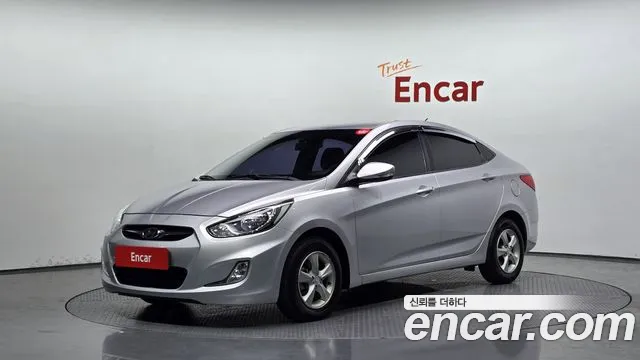 Hyundai Accent 2011 — photo 1