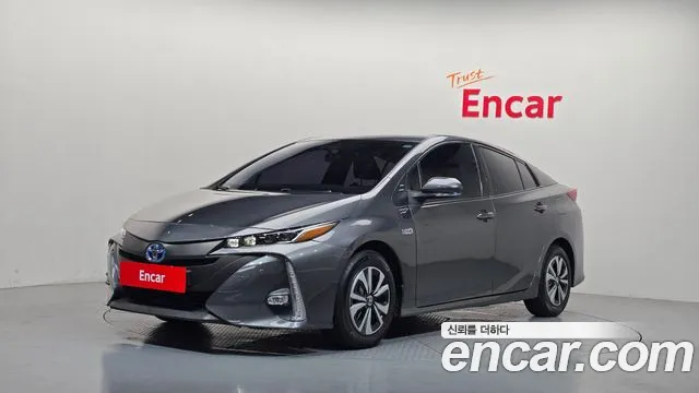 Toyota Prius 2017 — photo 1