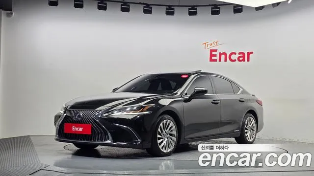 Lexus ES 2021 — photo 1