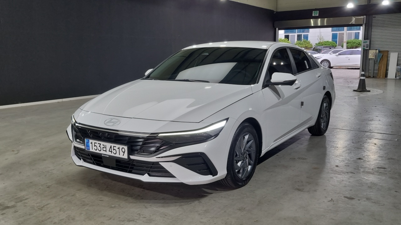 Hyundai AVANTE 2024 — photo 1