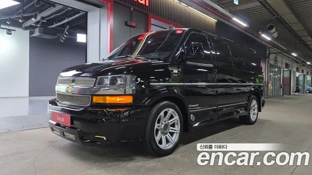 Chevrolet Express Van 2019 — photo 1