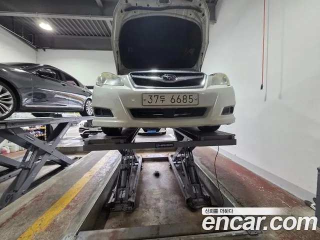Subaru Legacy 2011 — photo 1