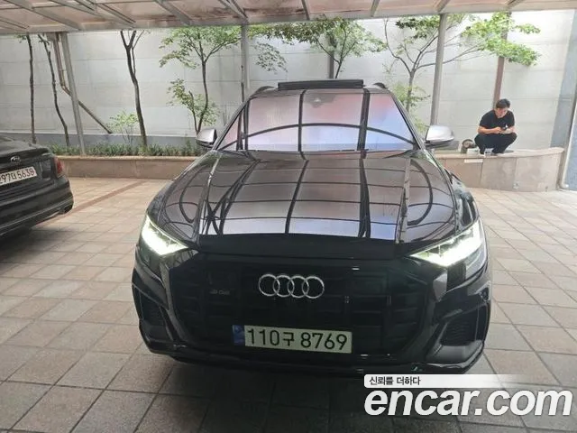 Audi SQ8 2021 — photo 1