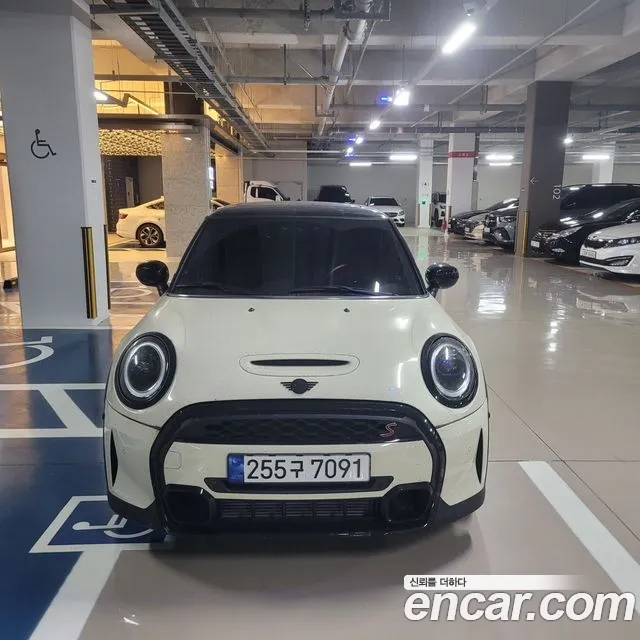 Mini Cooper 2023 — photo 1