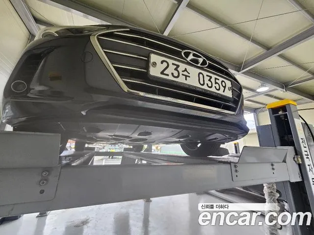 Hyundai AVANTE 2017 — photo 1
