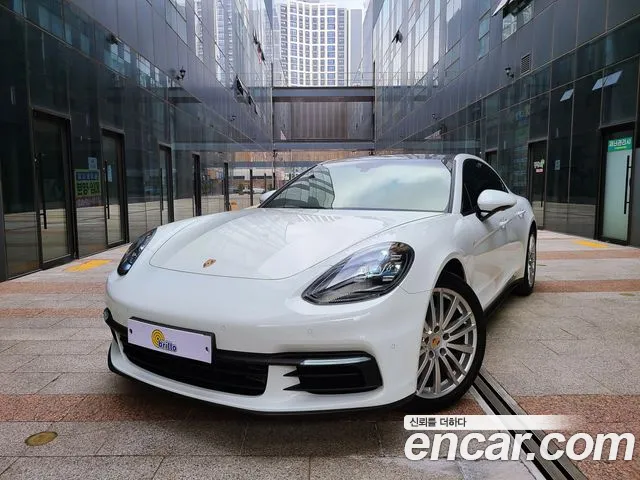 Porsche Panamera 2018 — photo 1