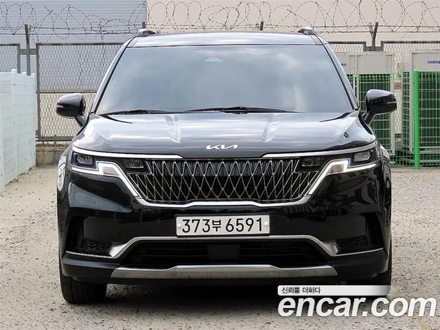 Kia Canival 2023 — photo 1