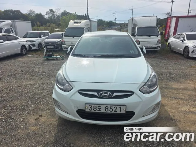 Hyundai Accent 2012 — photo 1