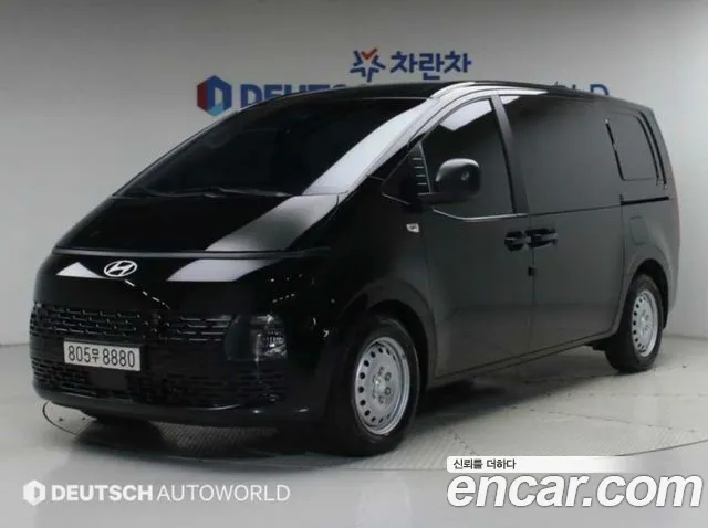 Hyundai Staria 2025 — photo 1