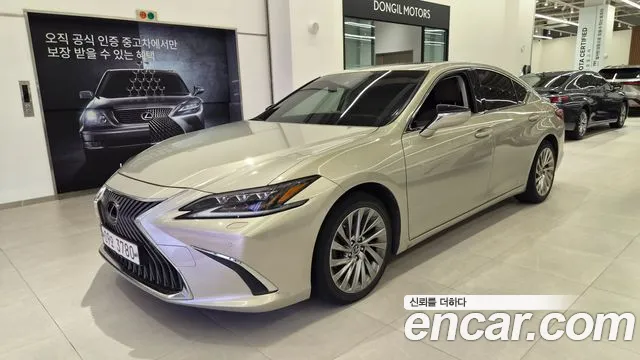 Lexus ES 2019 — photo 1